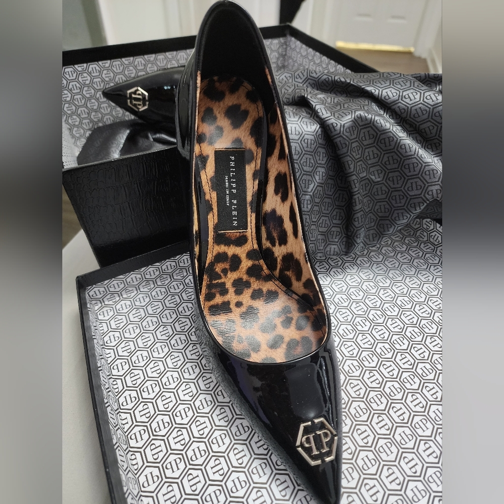 SHOES - Picture 4 of 10